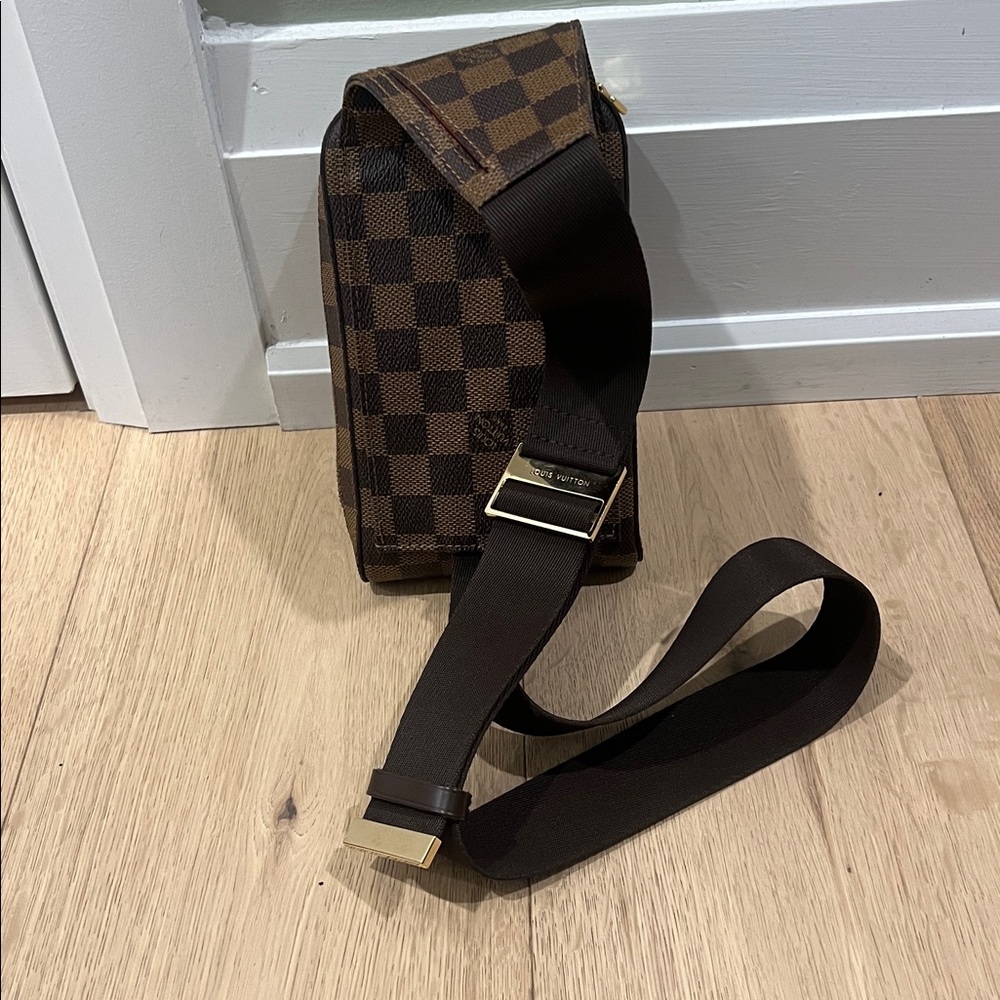 Louis Vuitton Damier Ebene Geronimos Body Bag. - Picture 2 of 5
